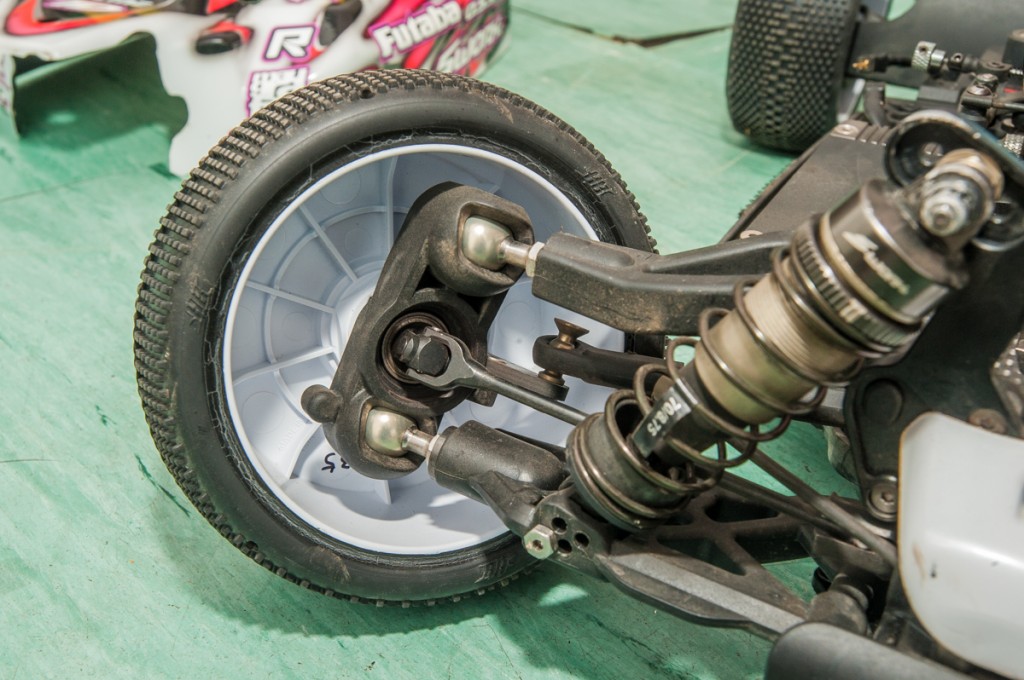 Universal-style axles are new on the SWORKz S350 Evo buggy.