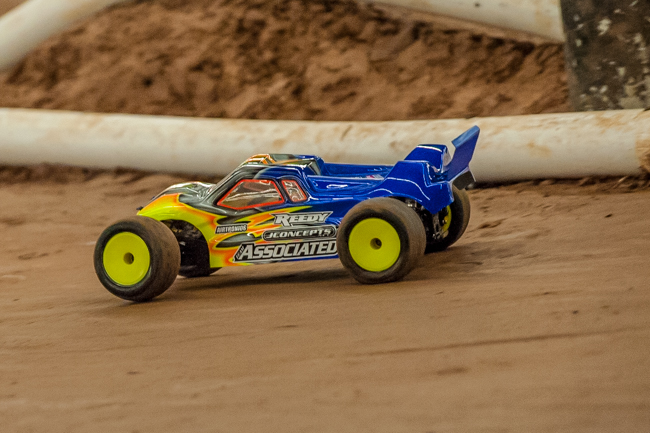 Team Associated factory drivers now have the new T5M mid-motor stadium truck to drive. 