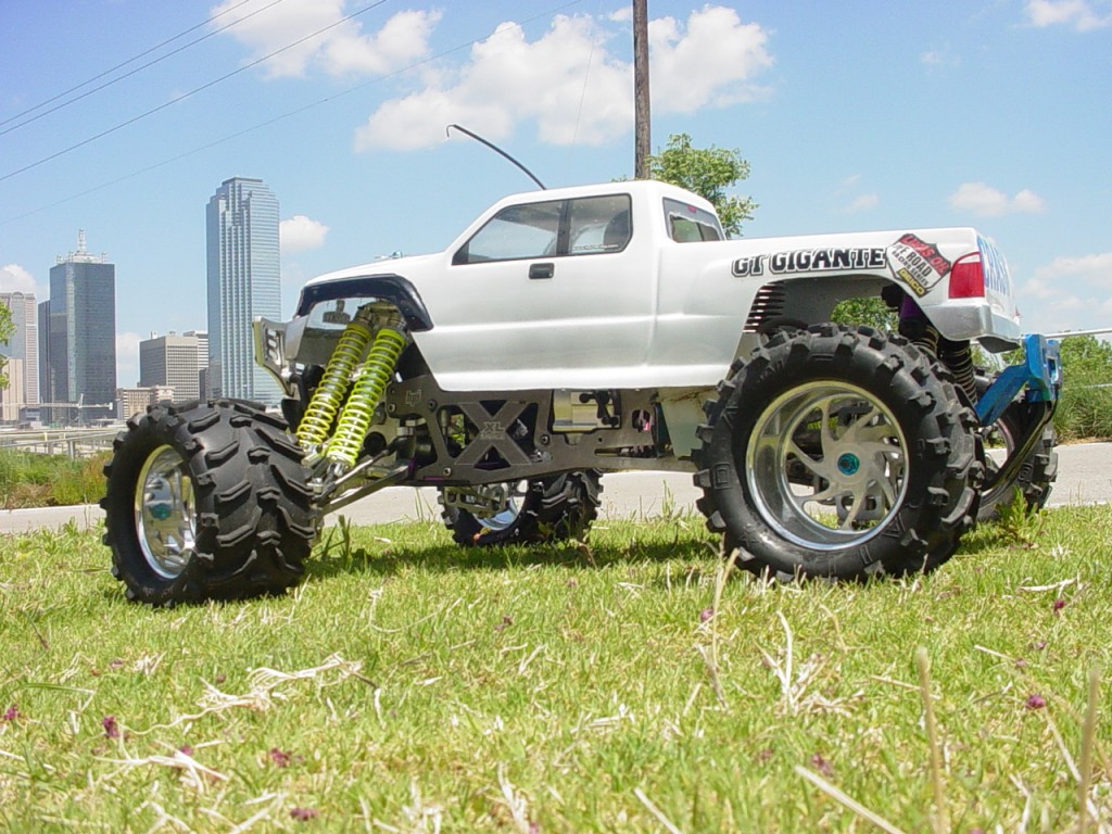 HPI Savage XL 5.9 by Ulysses Prioleau [Reader's Ride] - RC Car Action