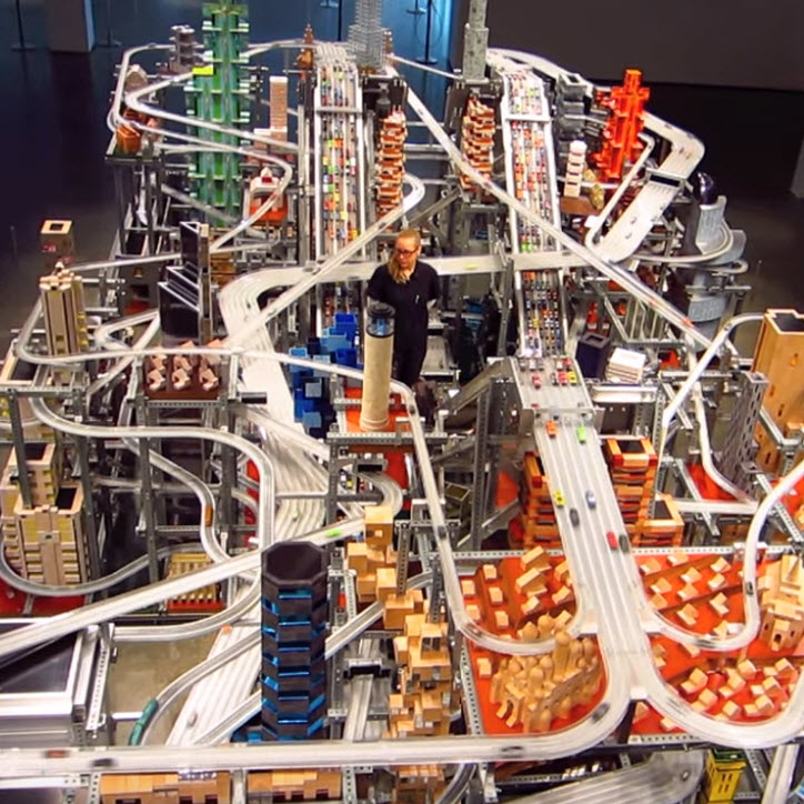 These Hot Wheels, Darda, and Mini 4WD Tracks Will Blow You Away [VIDEO]