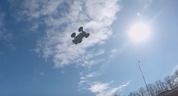 ARRMA Kraton Huge Air Launch [VIDEO]