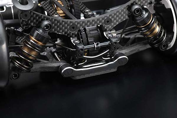 The kit is also highlighted by the incorporation of SLF 2 big bore shocks and the RTC-named rear toe control system.