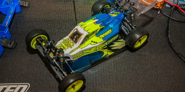 The nicely equipped Team Associated B6D that was given.