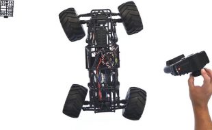 Axial SMT10 With All Wheel Steering [VIDEO]