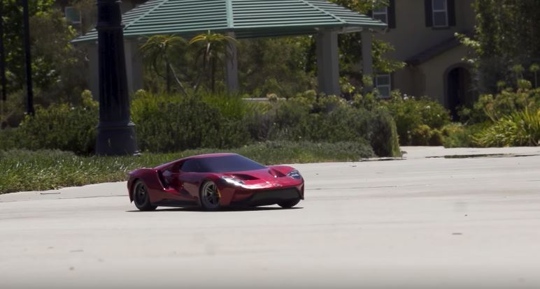 Supercar Sidewalk Session With The Traxxas Ford GT