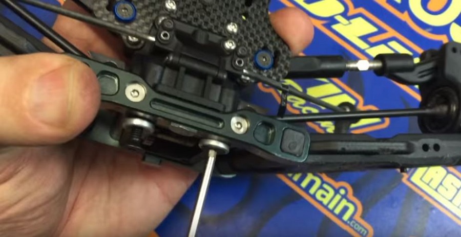 Mugen's Drake On How To Fit The Diff In The MBX8