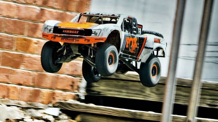 Urban RC Assault With The Traxxas Unlimited Desert Racer
