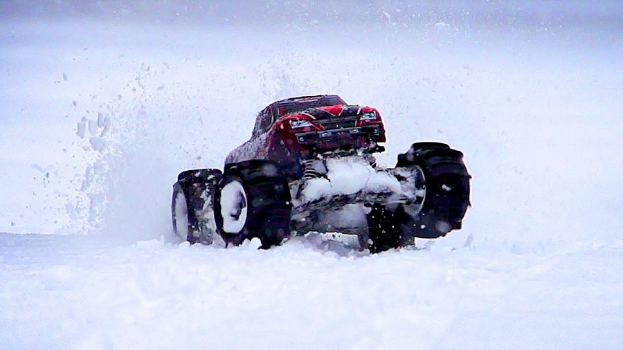Paddle Tire Snow Shredding With The Traxxas Stampede 4X4 VXL