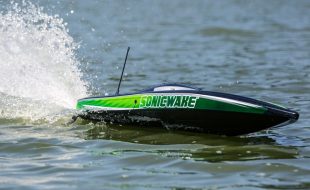 Pro Boat Sonicwake RTR 36″ Self-Righting Deep-V Brushless [VIDEO]