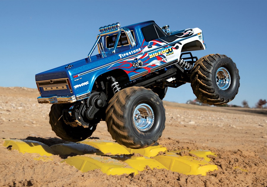 RC Car Action - RC Cars & Trucks | Traxxas Flame Edition BIGFOOT No. 1 Monster Truck