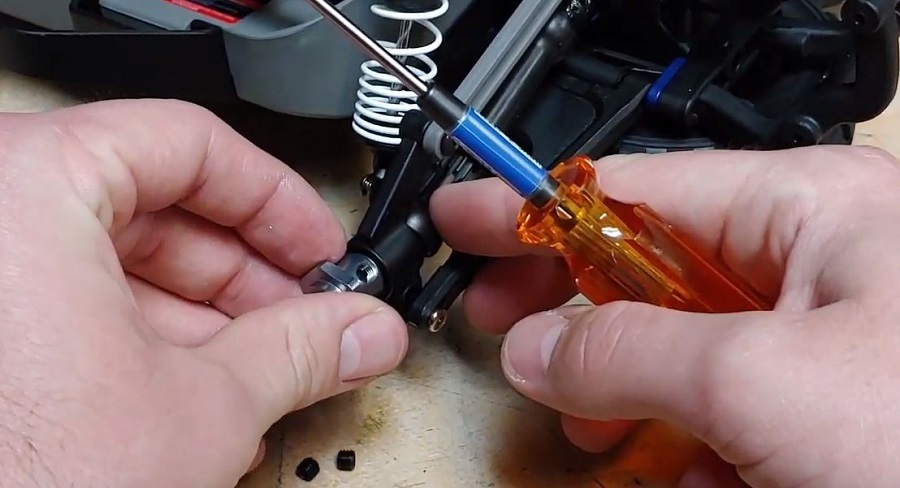 How To: Installing MIP 17mm Hex Adapters Into Traxxas Vehicles
