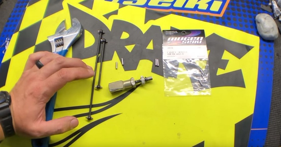 Mugen's Adam Drake Talks About Their Pin Replacement Tool