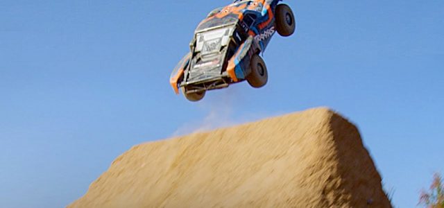 Dirt Jump Freestyle With The Traxxas Slash 4X4 Ultimate [VIDEO]