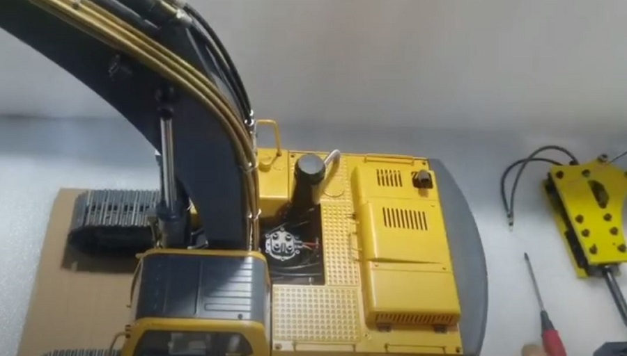 How To: Installing Breaker/Hammer Accessory For The Earth Digger 360L Hydraulic Excavator