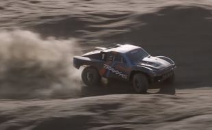 Desert Duel With The Traxxas Slash 4X4 VXL & Ultimate [VIDEO]
