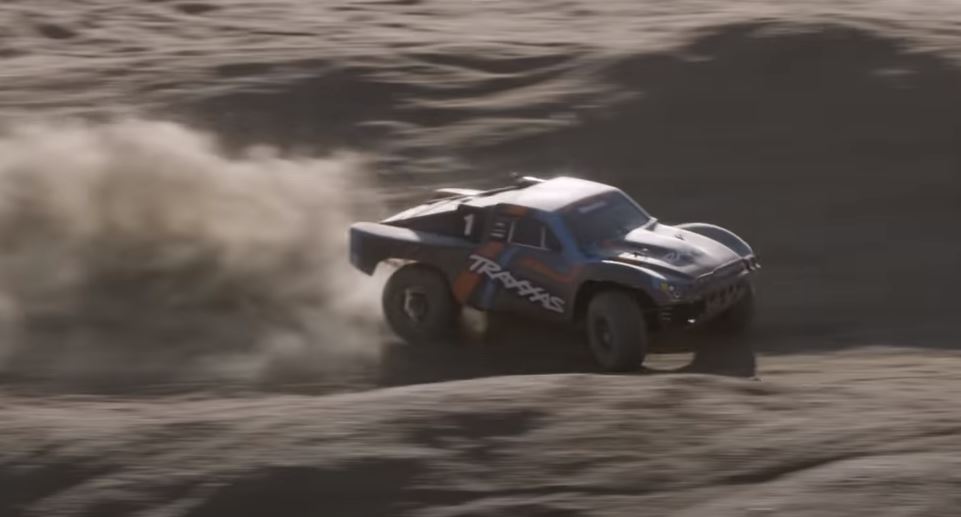Desert Duel With The Traxxas Slash 4X4 VXL & Ultimate