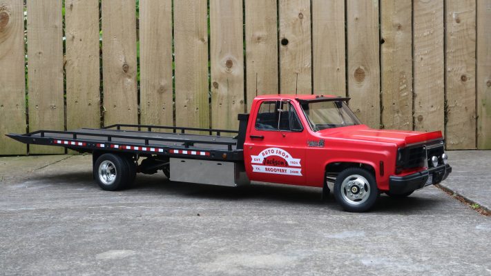 RC Car Action - RC Cars & Trucks | Chevrolet K30 Flatbed recovery truck