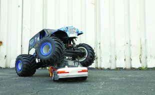 DIGGIN’ IT – Losi Son-uva Digger LMT 4WD Solid Axle Monster Truck